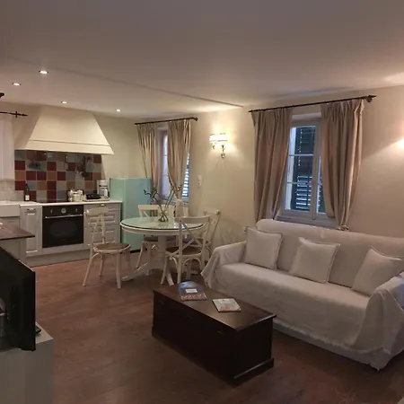 Leone Old Town * Corfu (city)