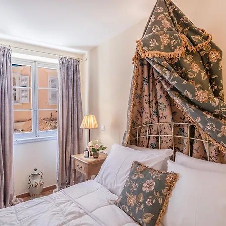 Апартаменты Leone Old Town