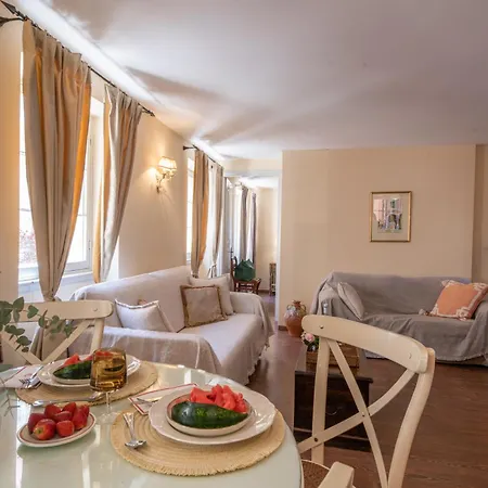 Апартаменты Leone Old Town *