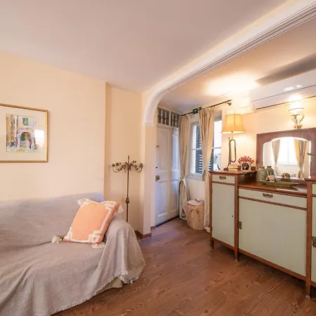 Апартаменты Leone Old Town *