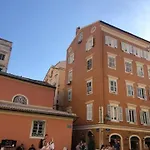 Leone Old Town 아파트