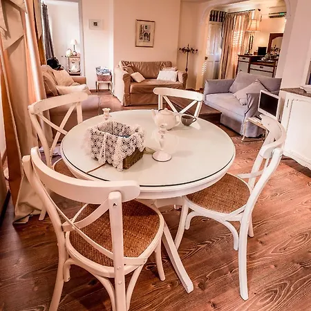 Leone Old Town Lejlighed *