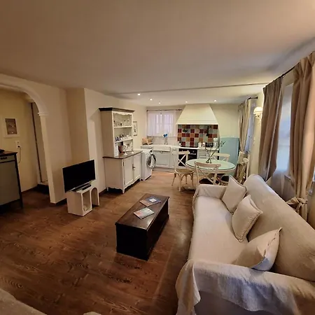 Leone Old Town Lejlighed *